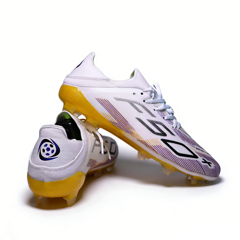 Chaussures de football à lacet - Sports Equipment For Boys avis et prix